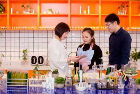 圣誕節，來NEWNEW智能光電美膚館給心愛的人驚喜吧