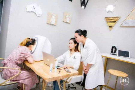 智能光電美膚館想要超越同行，門店競爭力在哪？