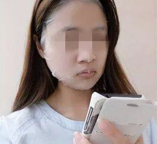 黑科技!邊敷面膜邊玩手機，皮膚也能好上天!