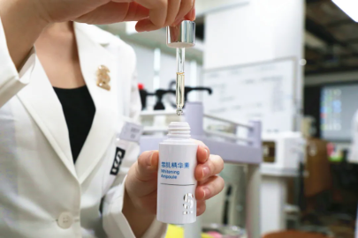 召香雪肌精華：美白大殺器，更適合你的養(yǎng)膚‘發(fā)光素’